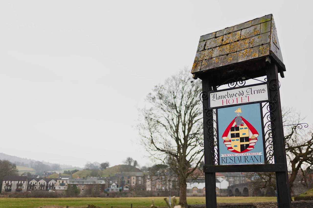The Llanelwedd Arms Hotel Builth Wells Exterior foto